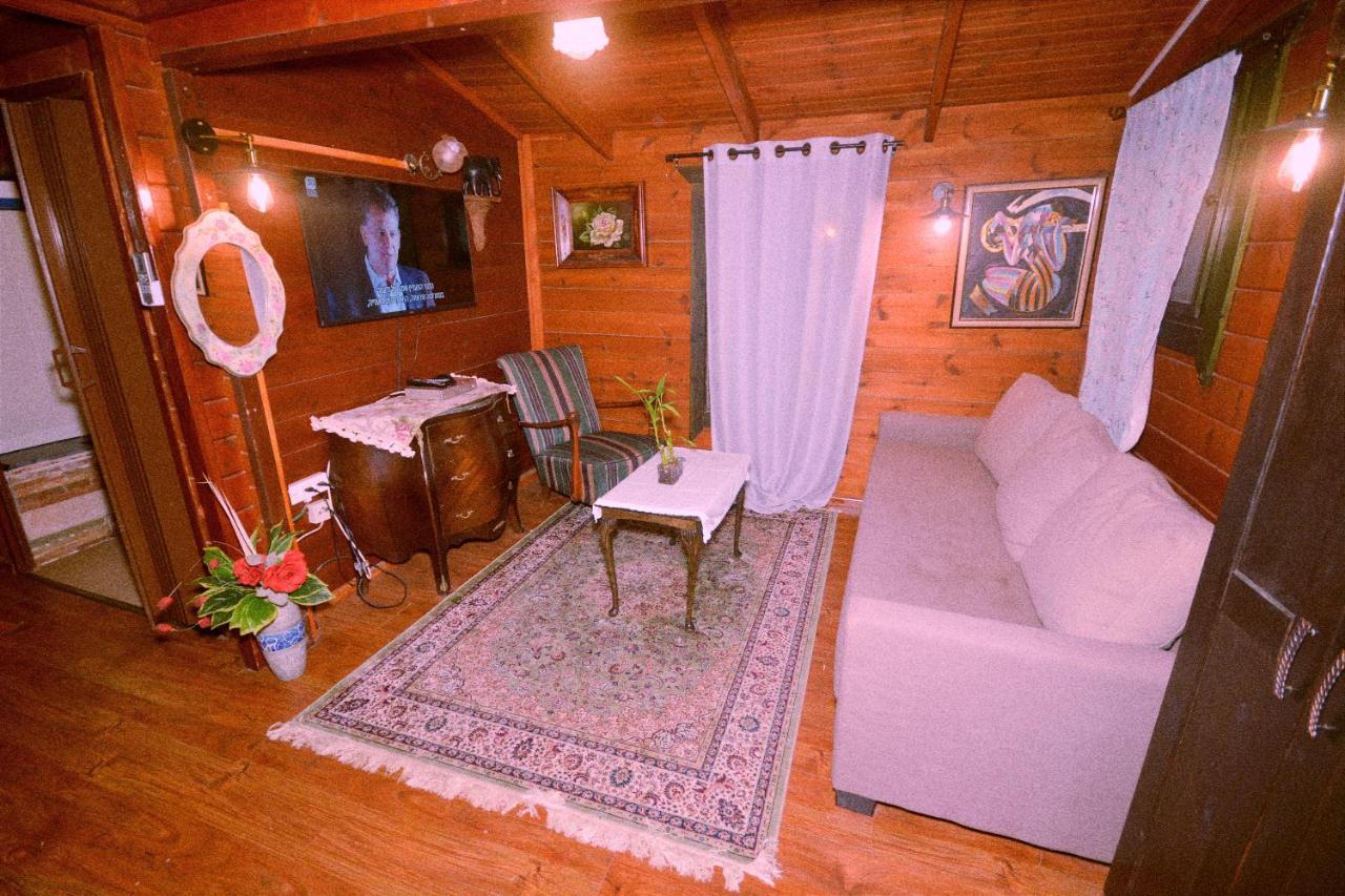 Family Cabin Menaẖemya Eksteriør billede
